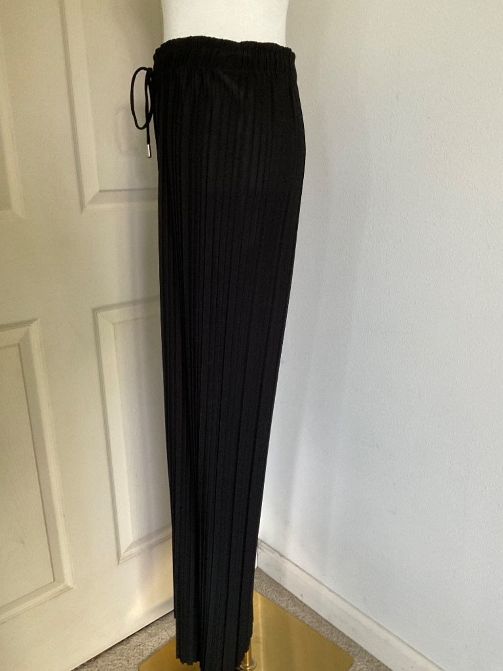 Solid black pant - Picture 3 of 6